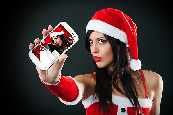 포토 JPG 해외이미지 전신 백인 여자 행복 전통문화 크리스마스 청소년 무선통신 휴가 갈색머리 한명 내부 빨간색 스마트폰 쇼핑 태블릿 쇼핑백 산타클로스 모니터 검은색 놀람 기쁨 흥분 소매 카피스페이스 해외202004 해외포토 서양인 1 전통 헤어스타일 기념일 감정 문화 컬러 가방 통신 표정 사람 전자제품 핸드폰 스마트기기 컴퓨터 공백 파일형식 이미지허브