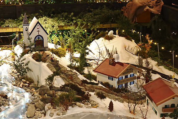 포토 JPG 해외이미지 모델 종교 크리스마스 겨울 지붕 휴가 주택 선물 사람없음 건물 장식 빛 장난감 마을 공백 천주교 흰색 축하 화려 술집 영혼 작음 타일 오브젝트 미니 해외202004 해외포토 건축물 계절 기념일 컬러 컨셉 크기 파일형식 이미지허브