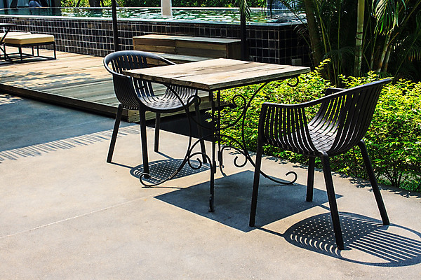 포토 JPG 해외이미지 나무 식물 라이프스타일 외관 가구 의자 자연 탁자 휴가 주택 사람 사람없음 야외 목재 세트 햇빛 소풍 식당 정원 금지 그룹 오브젝트 원예 안락의자 정중 해외202004 해외포토 생활용품 컨셉 재료 취미 건물 생활 태양 야외활동 상점 생태계 파일형식 이미지허브