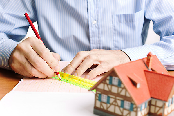 포토 JPG 해외이미지 손 선 건축양식 창문 손가락 지붕 주택 성인 사람없음 건물 빨간색 연필 노란색 기록 작업 계획 건축가 그림 프로젝트 해외202004 해외포토 직업 건축물 건축 컬러 컨셉 학용품 사람 신체부위 필기구 파일형식 이미지허브