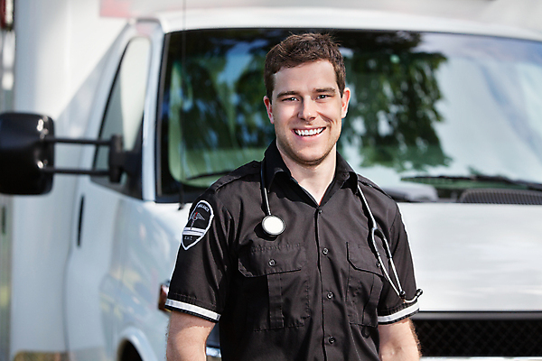 포토 JPG 해외이미지 백인 직업 라이프스타일 남자 행복 유니폼 노동자 건강 병원 한명 서기 사람 성인 야외 의사 긴급 업무 도움 자신감 기술자 운전사 구급차 구조원 직원 서비스 돌봄 보증 해외202004 해외포토 서양인 1 옷 감정 컨셉 의학 모션 자동차 생활 의료진 작업 빚 파일형식 이미지허브