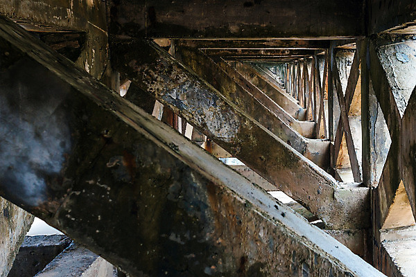 포토 JPG 해외이미지 산업 도로 건축양식 교통시설 하늘 추상 거리 사람없음 건물 물 검은색 아래 시멘트 지원 콘크리트 해외202004 해외포토 자연요소 건축물 건축 길 컬러 교통 무늬 방향 시설 위치 파일형식 이미지허브