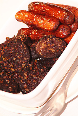 포토 JPG 해외이미지 동물 음식 재료 육류 돼지고기 요리 사람없음 주방 식당 요리사 검은색 식사 저녁식사 튀김 돼지 소시지 닫기 맛 그릴 아침식사 굽기 먹기 유기농 아로마 내추럴 섞기 정육점 핸드메이드 해외202004 해외포토 직업 웰빙 컬러 컨셉 식재료 포유류 모션 주방용품 상점 가공식품 구이 파일형식 이미지허브