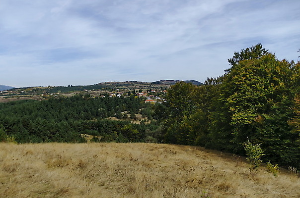 포토 JPG 해외이미지 나무 전통 계절 잎 밭 건축양식 창문 자연 하늘 지붕 산 거리 주택 파노라마 굴뚝 풍경 사람없음 빨간색 초록색 파란색 울타리 컬러풀 노란색 마을 계곡 맑음 침묵 발코니 가을 숲 언덕 그림 지역 불가리아 해외202004 해외포토 식물 건축 컬러 농업 날씨 촬영기법 건물 담장 소리 생태계 파일형식 남유럽 이미지허브
