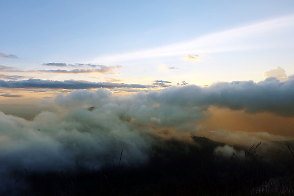 포토 JPG 해외이미지 공원 여행 백그라운드 겨울 밭 태국 자연 하늘 휴가 산 파노라마 풍경 사람없음 야외 초록색 여름 태양 일출 환경 계곡 맑음 일몰 봄 하이킹 가을 숲 언덕 장면 절정 해외202004 해외포토 자연요소 계절 공공시설 아시아 컬러 농업 레저 날씨 촬영기법 노을 생태계 파일형식 이미지허브