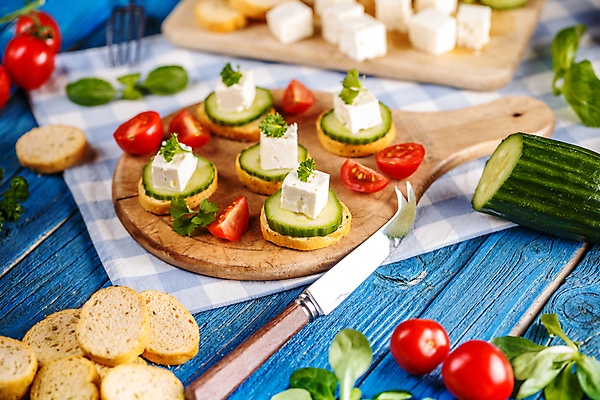 포토 JPG 해외이미지 음식 빵 다이어트 손가락 치즈 샌드위치 건강 사람없음 목재 파란색 파티 식사 맛 만취 허브 미니 브루스케타 해외202004 해외포토 나무 식물 손 컬러 컨셉 재료 유제품 이벤트 술취함 파일형식 이미지허브