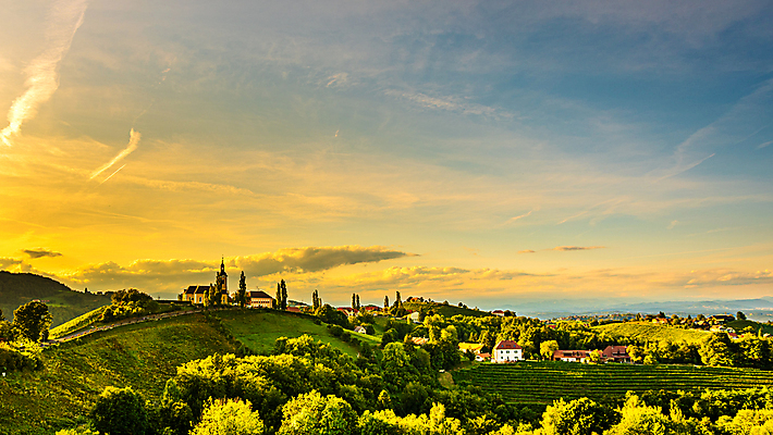 포토 JPG 해외이미지 식물 유럽 여행 백그라운드 농업 자연 포도 산 주택 파노라마 풍경 사람없음 야외 초록색 여름 태양 농장 농경지 교회 여행객 일출 와인 정원 일몰 시골 점 오스트리아 언덕 포도밭 포도나무 타운 남쪽 해외202004 해외포토 자연요소 계절 나라 산업 컬러 밭 과일 종교건축 주류 촬영기법 사람 건물 노을 도시 과일나무 방향 생태계 파일형식 이미지허브