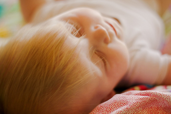 포토 JPG 해외이미지 모델 딸 행복 얼굴 어린이 자연 놀이 미래 새로움 건강 한명 웃음 사람 파란색 흰색 아기 신생아 잠 오픈 입 달콤 작음 부드러움 세대 돌봄 해외202004 해외포토 1 감정 컬러 컨셉 가족 모션 표정 신체부위 감각 맛 크기 생태계 파일형식 이미지허브