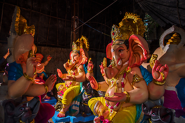 포토 JPG 해외이미지 아이콘 전통 꽃 아시아 종교 문화 얼굴 조각 백그라운드 코끼리 관리 미술 사람없음 장식 조각상 숫자 머리 평화 믿음 축제 화목 기도 인사 영혼 닫기 인도인 집중 신성 신화 귀족 숭배 신앙심 힌두교 해외202004 해외포토 외국인 식물 문자 감정 나라 컨셉 포유류 모션 문화예술 동양인 신체부위 조형물 예절 파일형식 이미지허브