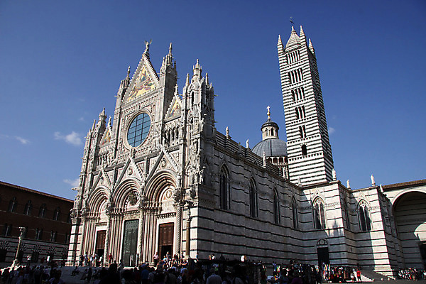 포토 JPG 해외이미지 종교 사람 사람없음 교회 이탈리아 손상 중세 대리석 종탑 고딕 르네상스 시에나 신앙심 해외202004 해외포토 유럽 컨셉 재료 종교건축 건물 탑 역사 파일형식 이미지허브