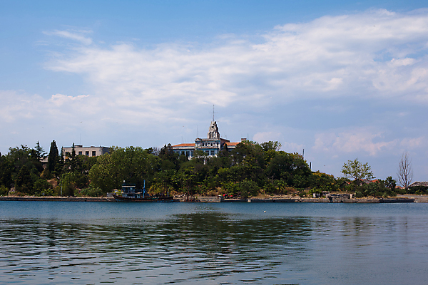 포토 JPG 해외이미지 나무 유럽 파도 바다 건축양식 자연 하늘 지붕 주택 사람없음 야외 건물 가로 빨간색 초록색 파란색 흰색 보트 작음 휴양지 타운 불가리아 옛날 해외202004 해외포토 식물 건축물 건축 나라 컬러 배_교통 장소 도시 크기 생태계 파일형식 남유럽 이미지허브