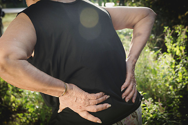 포토 JPG 해외이미지 백인 손 남자 백그라운드 신체 근육 스트레스 건강 사람 성인 사람없음 야외 빨간색 사무실 고통 터치 환자 마사지 신장 질병 지압 척추 근육질 문제 테라피 돌봄 물리치료 옛날 요통 증상 해외202004 해외포토 서양인 감정 컬러 비즈니스 의학 모션 뼈 신체부위 치료 뷰티 비뇨기관 몸매 허리통증 파일형식 이미지허브