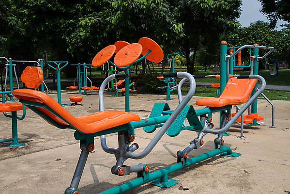 포토 JPG 해외이미지 라이프스타일 공원 스포츠 포즈 건강 사람없음 야외 운동 금속 기계 장비 기구 공구 체육관 일반 해외202004 해외포토 공공시설 재질 생활 도구 파일형식 이미지허브