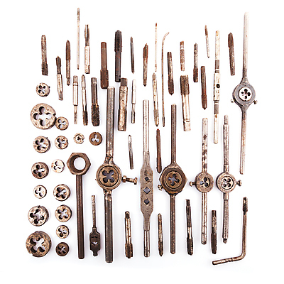 포토 JPG 해외이미지 직업 손 산업 백그라운드 노동자 주택 손잡이 사람없음 목재 세트 금속 검은색 장비 흰색 기구 도구 공구 나사 스패너 잡기 업무 그룹 작업실 플랫 수리 은색 망치 배열 목수 목공예 고정 펜치 정비공 조립 고립 송곳 업그레이드 재주꾼 철강 하드웨어 해외202004 해외포토 나무 컬러 재료 모션 재질 건물 신체부위 컴퓨터 작업 기술자 공예 파일형식 이미지허브