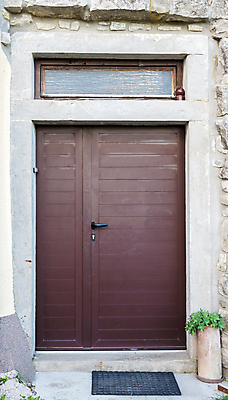 포토 JPG 해외이미지 라이프스타일 외관 컨셉 건축양식 탁자 열쇠 벽돌 전등 조명 주택 사람 사람없음 야외 내부 건물 목재 문 이탈리아 카페 오픈 고급 맨션 지역 빛망울 양치류 차고 소유 해외202004 해외포토 나무 건축물 건축 유럽 가구 재료 생활 빛 상점 파일형식 이미지허브