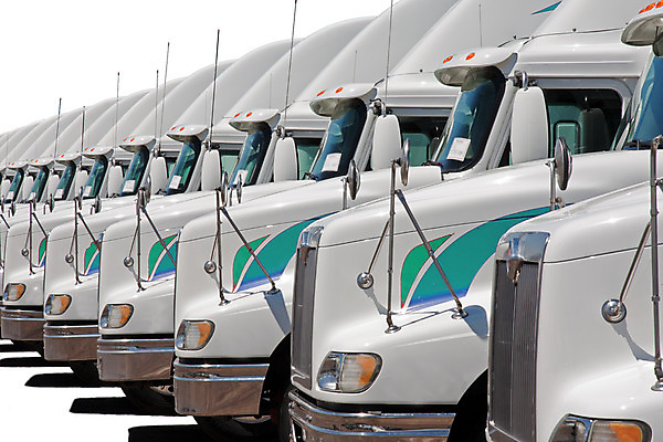 포토 JPG 해외이미지 산업 도로 선 교통수단 이동 비즈니스 교통시설 모션 자동차 근육 사람없음 힘 운전 트럭 화물 흰색 바퀴 고속도로 운전사 큼 창고 트랙터 짐차 트레일러 제비 조작 줄서기 힘찬 많음 해외202004 해외포토 직업 길 육상교통 컬러 교통 컨셉 조류 운송업 크기 농기계 시설 특수차량 파일형식 이미지허브