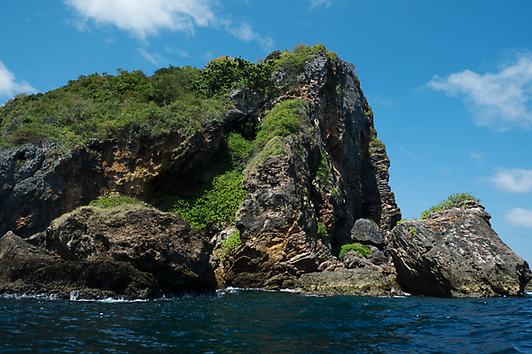포토 JPG 해외이미지 구름 전통 아시아 모래 파도 바다 섬 여행 교통시설 태국 하늘 휴가 휴식 산 파노라마 어업 풍경 사람없음 물 여름 파란색 흰색 만 투명 보트 휴양지 안다만 터키석 푸켓 해외202004 해외포토 자연요소 계절 나라 산업 컬러 교통 컨셉 배_교통 촬영기법 장소 보석 시설 파일형식 이미지허브