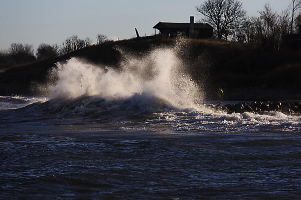 포토 JPG 해외이미지 파도 바다 여행 겨울 자연 하늘 아침 바람 주택 덴마크 풍경 사람없음 야외 물 항구 고독 보호 위험 폭풍 흐림 해외202004 해외포토 주간 자연요소 계절 감정 컨셉 교통시설 날씨 북유럽 건물 생태계 파일형식 이미지허브