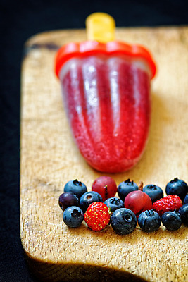 포토 JPG 해외이미지 열매 음식 돈 과일 딸기 아이스크림 디저트 건강 사람없음 빨간색 컬러풀 냉동 얼음 주스 추위 대접 신선 막대기 달콤 맛 시원함 상쾌 내추럴 팝 핸드메이드 해외202004 해외포토 자연요소 식물 감정 음료 컬러 컨셉 재산 파일형식 이미지허브