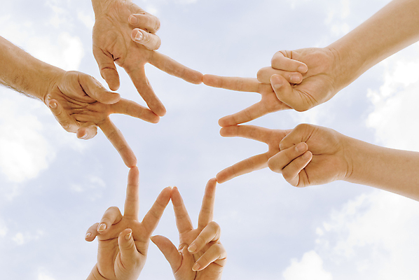 포토 JPG 해외이미지 손 여자 남자 행복 비즈니스 손가락 성공 아이디어 함께함 사람 사람없음 우정 도움 원형 조직 그룹 연결 승무원 심볼 사인 커뮤니티 팔 조작 지원 통일 필승 해외202004 해외포토 도형 직업 감정 컨셉 신체부위 친구 우승 파일형식 이미지허브