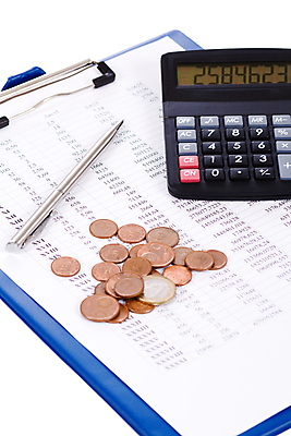 포토 JPG 해외이미지 종이 백그라운드 컨셉 돈 비즈니스 성공 그래프 사람없음 금융 사무실 숫자 쌓기 동전 자료 거래 저축 계산기 성장 흰색 바 시장 재산 황금 계획 주식 심볼 분석 속도 보고서 문서 투자 만들기 광택 영수증 폴란드 진행 수입 해외202004 해외포토 문자 유럽 컬러 모션 문구용품 경제 장비 파일형식 이미지허브