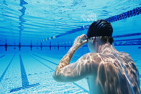 포토 JPG 해외이미지 남자 수영복 스포츠 수영장 한명 상반신 성인 뒷모습 여름 수중 수영 물안경 잠수 수영선수 수영모 성인남자한명만 해외202004 해외포토 1 옷 계절 뷰포인트 운동선수 사람 수상스포츠 수영용품 남자한명만 성인남자만 파일형식 이미지허브