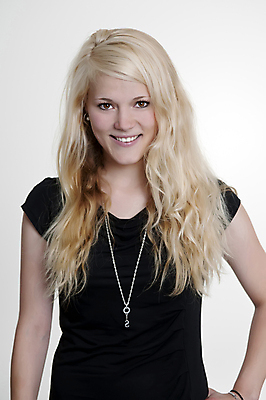 포토 JPG 해외이미지 스튜디오촬영 학생 긴머리 옷 여자 행복 얼굴 데이트 회색배경 관리 한명 서기 웃음 10대 세로 금발 파티 유행 검은색 축제 놀람 축하 표현 날짜 우아함 엉덩이 긍정 보여주기 고립 무도회 스타일 성인여자만 연습생 세련 해외202004 해외포토 1 헤어스타일 감정 컬러 백그라운드 컨셉 모션 청소년 실내 표정 사람 이벤트 신체부위 회색 연습 여자만 성인만 파일형식 이미지허브