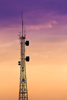 포토 JPG 해외이미지 접시 실루엣 파도 백그라운드 통신 하늘 세포 안테나 사람없음 탑 디지털 텔레비전 새벽 인공위성 정보 네트워크 무선전화기 전화기 라디오 신호 방송 전염 카피스페이스 해외202004 해외포토 자연요소 식기 건축물 바다 촬영기법 전자제품 공백 질병 감염 파일형식 이미지허브