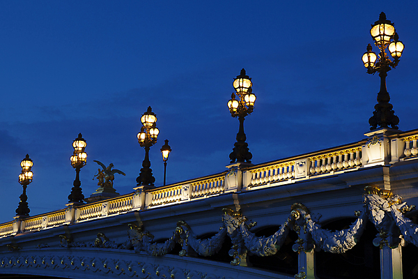 포토 JPG 해외이미지 가로등 건축양식 풍경 사람없음 야외 빛 프랑스 야간 파리_프랑스 알렉상드르3세교 해외202004 해외포토 자연요소 공공시설 건축 유럽 다리_건축물 파일형식 이미지허브