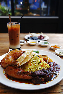 포토 JPG 해외이미지 음식 고추 밥 요리 사람없음 식당 얼음 치킨 소고기 우유 뜨거움 차 말레이시아 해외202004 해외포토 자연요소 아시아 음료 채소 유제품 육류 상점 닭고기요리 파일형식 이미지허브