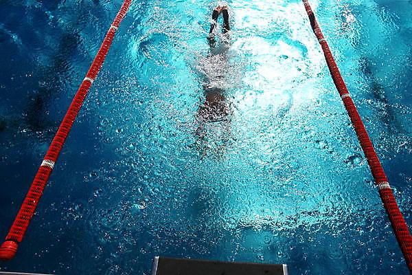 포토 JPG 해외이미지 웰빙 스포츠 파도 모션 건강 사람 사람없음 물 여름 파란색 수중 수영 힘 경쟁 에너지 장면 수영선수 대회 승자 캡모자 해외202004 해외포토 자연요소 모자_잡화 계절 바다 컬러 컨셉 운동선수 수상스포츠 파일형식 이미지허브