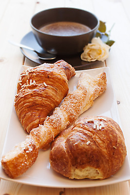 포토 JPG 해외이미지 접시 커피 음식 탁자 아침 디저트 건강 사람없음 컵 여러개 카페 우유 에너지 신선 바 달콤 아침식사 먹이 잼 설탕 크림 시작 준비 칼로리 카푸치노 페스츄리 해외202004 해외포토 주간 식기 음료 빵 가구 다수 유제품 상점 식사 소스_음식 맛 파일형식 이미지허브