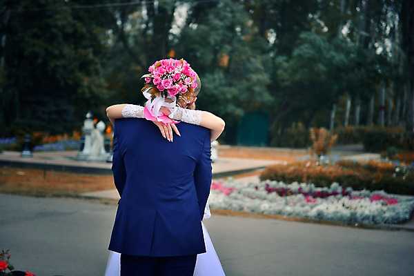 포토 JPG 해외이미지 백인 손 커플 드레스 여자 남자 꽃 행복 꽃다발 결혼 백그라운드 꽃무늬 가족 신혼부부 결혼식 키스 함께함 사랑 사람 성인 사람없음 장식 초록색 장미 흰색 시골 축하 잡기 우아함 배열 보헤미아 스타일 해외202004 해외포토 서양인 식물 부부 옷 감정 컬러 컨셉 무늬 관계 모션 이벤트 신체부위 애정표현 신혼 파일형식 이미지허브