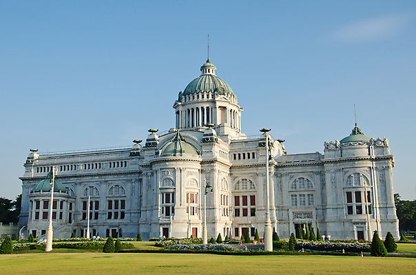 포토 JPG 해외이미지 1 공원 아시아 종교 불교 건축양식 태국 코끼리 사랑 동양인 사람없음 파란색 조각상 평화 믿음 궁전 기도 사찰 역사 황금 작음 명상 싱글 방콕 탱크 에메랄드 신성 동쪽 천연기념물 신앙심 전국 스타일 해외202004 해외포토 공공시설 건축 감정 나라 컬러 컨셉 고건축 포유류 종교건축 인종 조형물 크기 보석 방향 파일형식 이미지허브