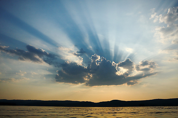 포토 JPG 해외이미지 구름 패턴 오렌지 따뜻함 그림자 사람없음 물 파란색 빛 햇빛 태양 일몰 펼침 광선 가장자리 파열 격파 현상 몽환 불규칙 수평선 해외202004 해외포토 자연요소 컬러 컨셉 무늬 과일 모션 노을 둘레 파일형식 이미지허브