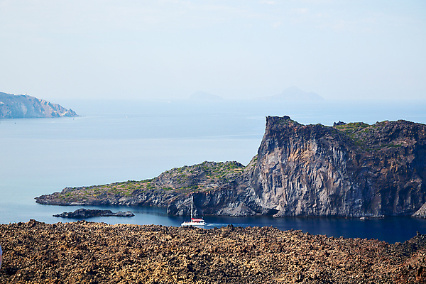 포토 JPG 해외이미지 식물 구름 공원 꽃 유럽 바다 섬 여행 자연 하늘 산 건조 풍경 사람없음 야외 초록색 여름 파란색 세계 계곡 검은색 사막 바위 흰색 뜨거움 재산 땅 지중해 그리스 언덕 화산 분화구 용암 산토리니 전국 절정 지질학 해외202004 해외포토 자연요소 계절 공공시설 교육 나라 컬러 금융 돌_바위 생태계 파일형식 이미지허브