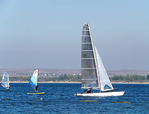 포토 JPG 해외이미지 파도 바다 여행 요트 하늘 바람 휴가 항해 사람 사람없음 물 파란색 햇빛 태양 우주 힘 윈드서핑 보트 서핑 고급 우아함 크루즈 속도 돛 장면 돛대 뱃놀이 해외202004 해외포토 자연요소 컬러 컨셉 배_교통 날씨 전통놀이 수상스포츠 파일형식 이미지허브