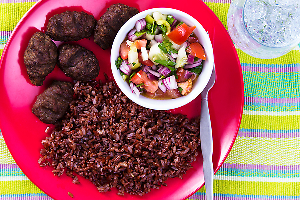 포토 JPG 해외이미지 전통 접시 음식 토마토 채소 중동 공 밥 양파 서브 육류 요리 사람없음 옆모습 식사 저녁식사 샐러드 소고기 튀김 양치기 바비큐 미트볼 지중해 배고픔 향신료 매움 칼로리 질서 점심식사 다진 단백질 땅바닥 피타 스타일 해외202004 튀르키예 해외포토 직업 식기 나라 아시아 빵 바다 뷰포인트 식재료 바닥 예절 맛 영양소 향미료 파일형식 이미지허브