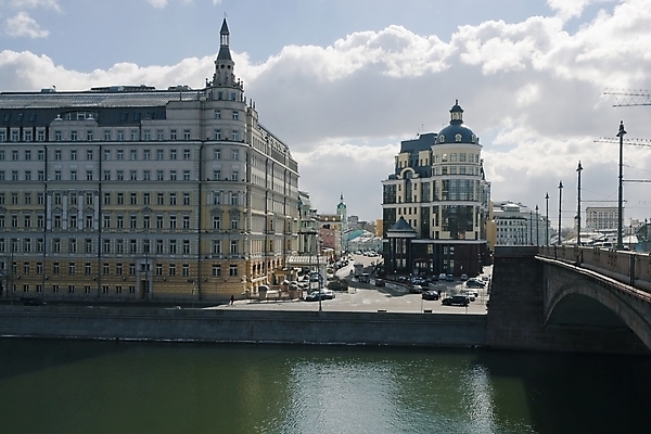 포토 JPG 해외이미지 외관 공원 여행 백그라운드 건축양식 하늘 파노라마 사람없음 야외 건물 가로 물 빛 강 도시풍경 교회 탑 황혼 도시 러시아 타운 스카이라인 랜드마크 러시아인 모스크바 크렘린궁전 해외202004 해외포토 자연요소 서양인 건축물 공공시설 건축 유럽 종교건축 촬영기법 풍경 일몰 궁전 크렘린 파일형식 이미지허브