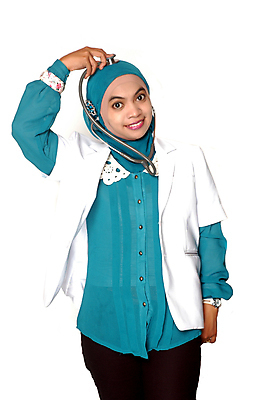 포토 JPG 해외이미지 직업 학생 응시 여자 행복 백그라운드 유니폼 청진기 노동자 건강 병원 실험 한명 서기 미소 사람 동양인 정장 성인 약 간호사 의사 코트 흰색 표현 자신감 실험실 이슬람교 직원 인도네시아 고립 돌봄 해외202004 해외포토 1 시선 옷 감정 아시아 종교 컬러 의학 의료기기 모션 표정 인종 외투 의료진 파일형식 이미지허브