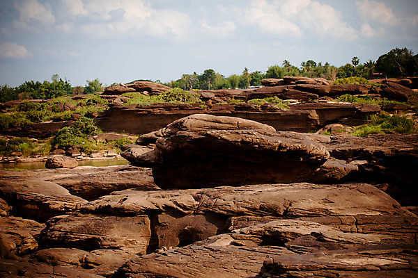 포토 JPG 해외이미지 공원 아시아 여행 백그라운드 태국 자연 하늘 산 풍경 사람없음 야외 물 여름 파란색 빛 강 컬러풀 세계 여행객 골짜기 계곡 놀람 사막 바위 큼 부식 호기심 암초 라오스 내추럴 메콩강 전국 해외202004 해외포토 자연요소 계절 공공시설 감정 나라 컬러 컨셉 표정 사람 돌_바위 크기 생태계 파일형식 이미지허브