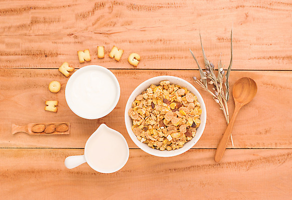 포토 JPG 해외이미지 전통 행복 음료 음식 조각 백그라운드 컨셉 다이어트 유리 탁자 아침 디저트 건강 옥수수 사람없음 목재 컵 갈색 쿠키 초콜릿 숟가락 식사 우유 신선 최고 뜨거움 사발 달콤 아침식사 정상 낟알 시리얼 먹기 유기농 요거트 내추럴 단절 요구르트 작살 칼슘 귀리 해외202004 해외포토 주간 나무 식기 웰빙 감정 컬러 가구 재료 모션 재질 유제품 곡류 수저 사기그릇 맛 파일형식 이미지허브