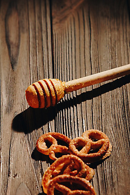 포토 JPG 해외이미지 식기 음식 빵 백그라운드 컨셉 유리 탁자 디저트 건강 종류 여러명 사람없음 목재 빨간색 여름 갈색 바구니 초콜릿 검은색 빵집 우유 수확 흰색 도넛 달콤 아침식사 낟알 밀 굽기 크림 잔치 브런치 롤 꿀 팬케이크 프랑스어 우크라이나 캐비아 페스츄리 스타일 해외202004 해외포토 나무 문자 계절 유럽 컬러 가구 다수 농업 식재료 재료 재질 유제품 곡류 사람 케이크 상점 식사 맛 구이 파일형식 이미지허브