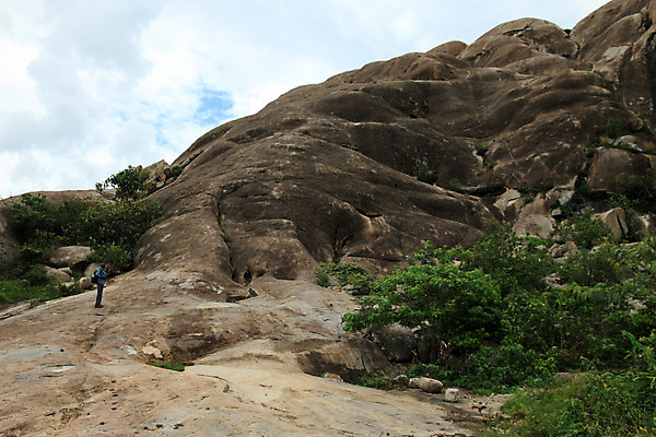 포토 JPG 해외이미지 여행 아프리카 풍경 사람없음 검은색 시골 멀리 동쪽 개발 우간다 울퉁불퉁 해외202004 해외포토 나라 컬러 방향 파일형식 이미지허브
