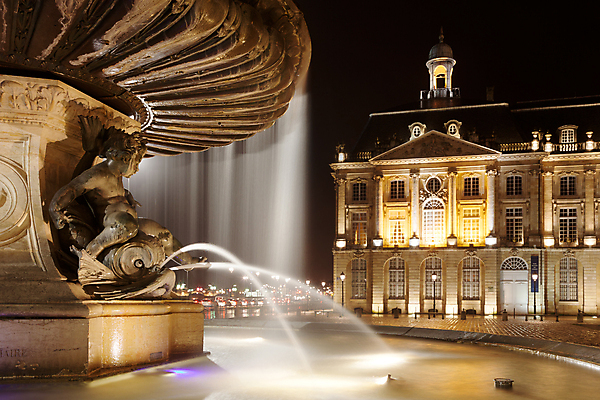 포토 JPG 해외이미지 건축물 건축양식 풍경 사람없음 야외 빛 프랑스 도시 야간 광장 보르도 분수_분수대 해외202004 해외포토 자연요소 건축 유럽 분수대 파일형식 이미지허브