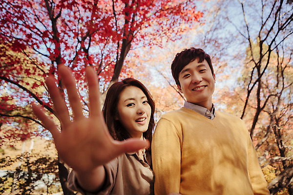 포토 JPG 주간 나무 식물 라이프스타일 부부 계절 여자 남자 단풍 데이트 모션 단풍나무 한국 미소 사람 동양인 손짓 상반신 성인 야외 두명 앞모습 30대 소풍 걷기 산책 한국인 가을 가로수 수목원 경기도 부부라이프 파주 장년만 성인만 국내포토 자연요소 커플 아시아 뷰포인트 잎 휴식 표정 인종 생활 장년 야외활동 파일형식