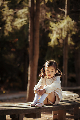 포토 JPG 주간 전신 라이프스타일 계절 여자 어린이라이프 어린이 벤치 모션 한국 한명 사람 앉기 동양인 야외 앞모습 귀여움 한국인 가을 순수 수목원 경기도 천진난만 파주 여자만 여자한명만 어린이만 소녀만 소녀한명만 국내포토 자연요소 1 아시아 뷰포인트 컨셉 의자 인종 생활 파일형식