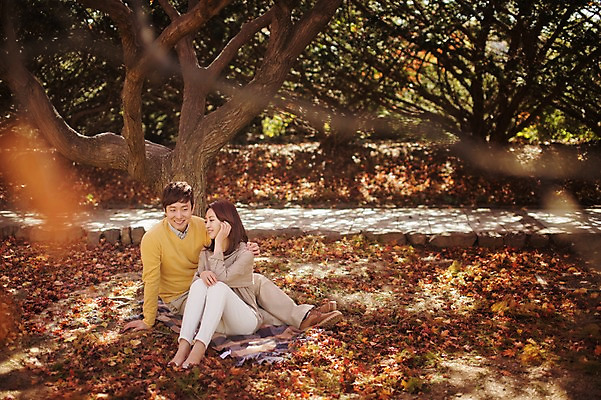 포토 JPG 주간 전신 나무 식물 라이프스타일 부부 계절 여자 남자 단풍 모션 단풍나무 휴식 한국 사람 앉기 동양인 성인 야외 두명 앞모습 30대 소풍 한국인 가을 수목원 경기도 부부라이프 파주 장년만 성인만 국내포토 자연요소 커플 아시아 뷰포인트 컨셉 잎 인종 생활 장년 야외활동 파일형식