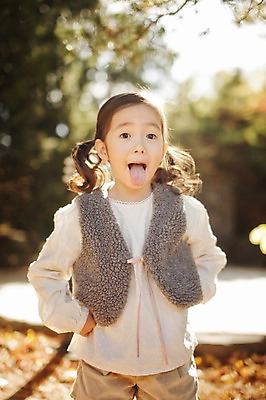 포토 JPG 주간 라이프스타일 계절 여자 어린이라이프 어린이 장난 모션 한국 한명 서기 사람 동양인 상반신 야외 앞모습 귀여움 산책 한국인 가을 순수 메롱 수목원 경기도 천진난만 파주 여자만 여자한명만 어린이만 소녀만 소녀한명만 국내포토 자연요소 1 아시아 뷰포인트 컨셉 휴식 인종 생활 파일형식