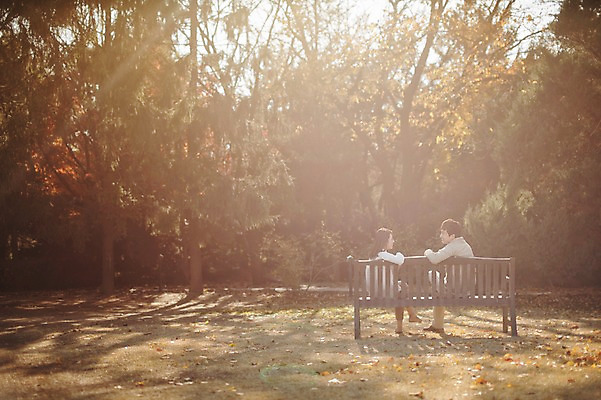 포토 JPG 주간 전신 나무 식물 라이프스타일 부부 계절 여자 남자 벤치 모션 휴식 한국 사람 앉기 동양인 성인 야외 두명 옆모습 30대 햇빛 소풍 산책 한국인 가을 수목원 경기도 부부라이프 파주 장년만 성인만 국내포토 자연요소 커플 아시아 뷰포인트 컨셉 의자 인종 생활 장년 태양 야외활동 파일형식
